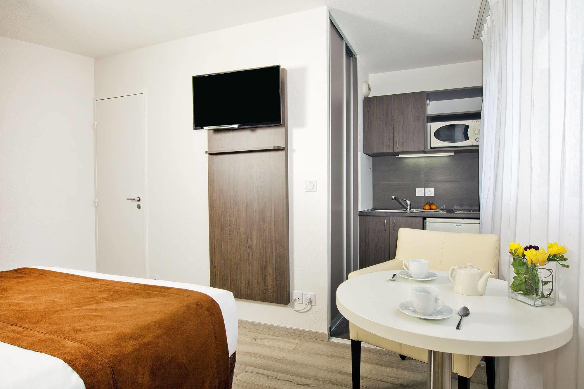 Sejours & Affaires Paris-davout 4* Parigi